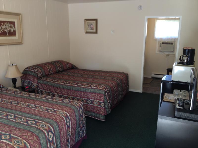 Standard Room-2 beds.JPG